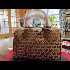 MK 2 way bag Brandnew